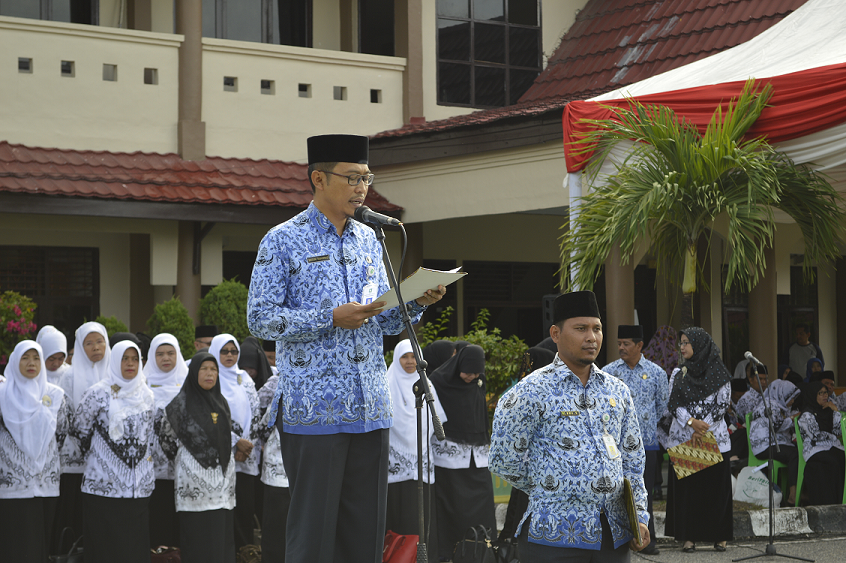 Upacara Peringatan Hari Guru Nasional, Hari Ulang Tahun (HUT) ke- 72 Persatuan Guru Republik Indonesia ( PGRI) dan Peringatan Hari Ulang Tahun (HUT) ke- 46 KORPRI di Kecamatan Mandau