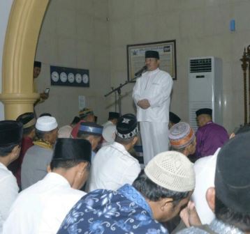 Bersama Ratusan Warganya, Bupati Amril Tunaikan Shalat Ied di Masjid Arafah Duri