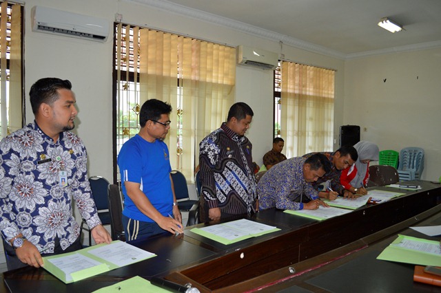 Penandatangan Perjanjian Kinerja (PK) Tahun 2019 di Saksikan Oleh Riki Rihardi di Kecamatan Mandau 